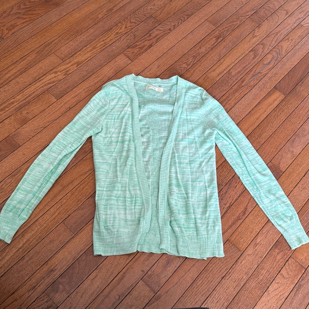 Light green knitted cardigan. Used once, great condition.